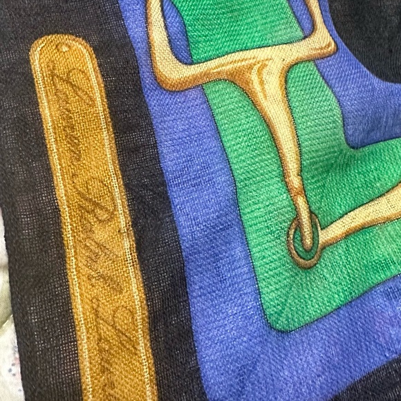 Beautiful Details 38x38 Ralph Lauren Scarf. - Picture 4 of 5